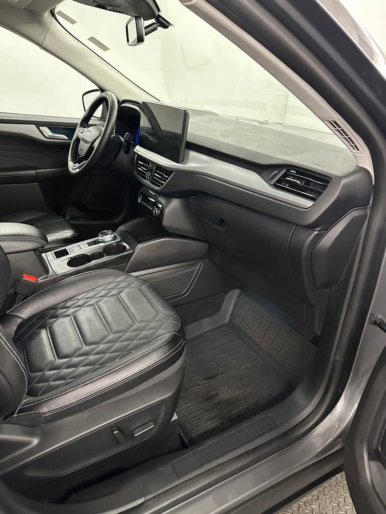Used 2023 Ford Escape Platinum w/ Premium Technology Package image 36