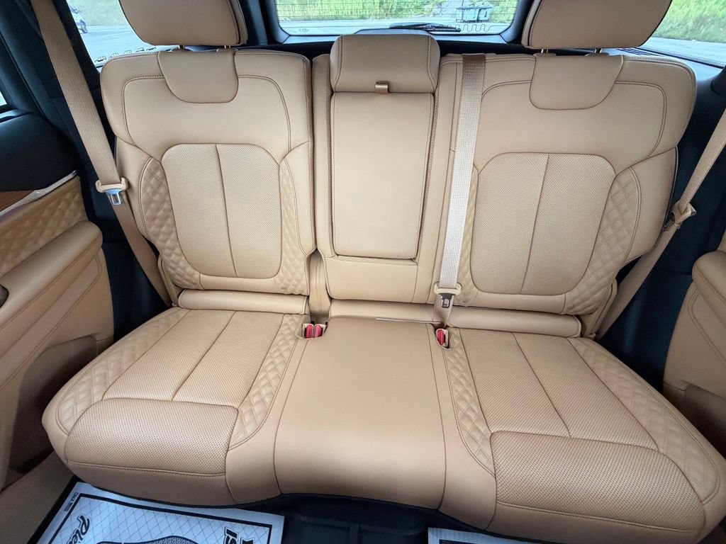 Used 2023 Jeep Grand Cherokee Summit AWD/4WD image 14