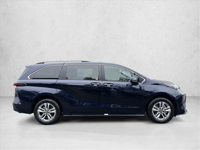 New 2026 Toyota Sienna XLE image 4