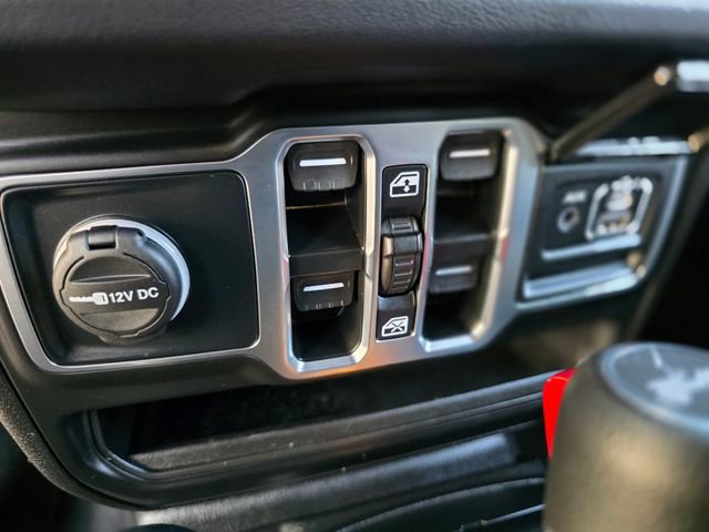 Used 2025 Jeep Wrangler Sahara 4xe image 28