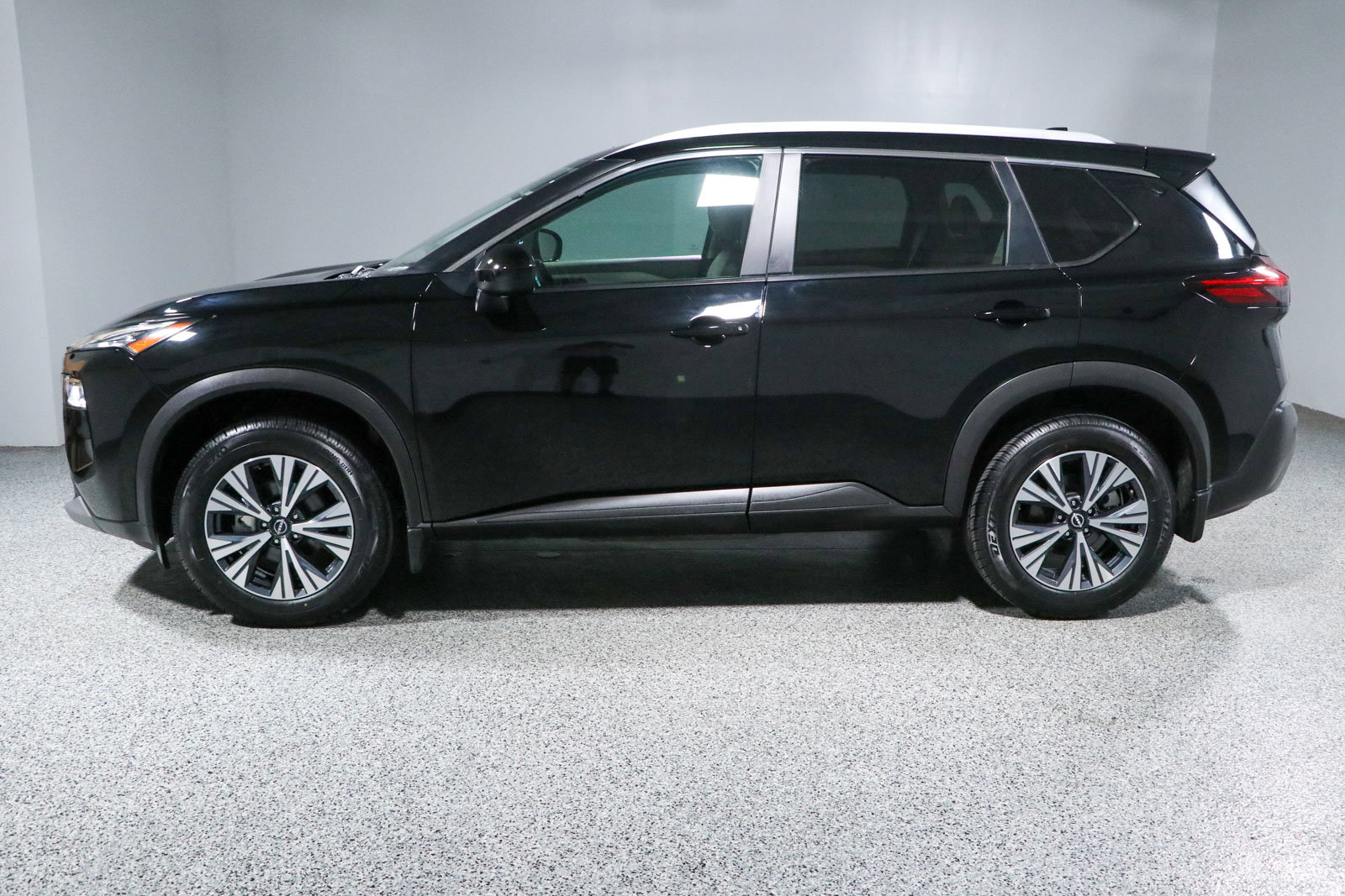 Used 2023 Nissan Rogue SV w/ SV Premium B Package FWD image 10