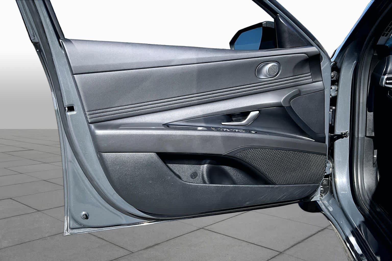 Used 2024 Hyundai Elantra SEL w/ Convenience Package FWD image 20