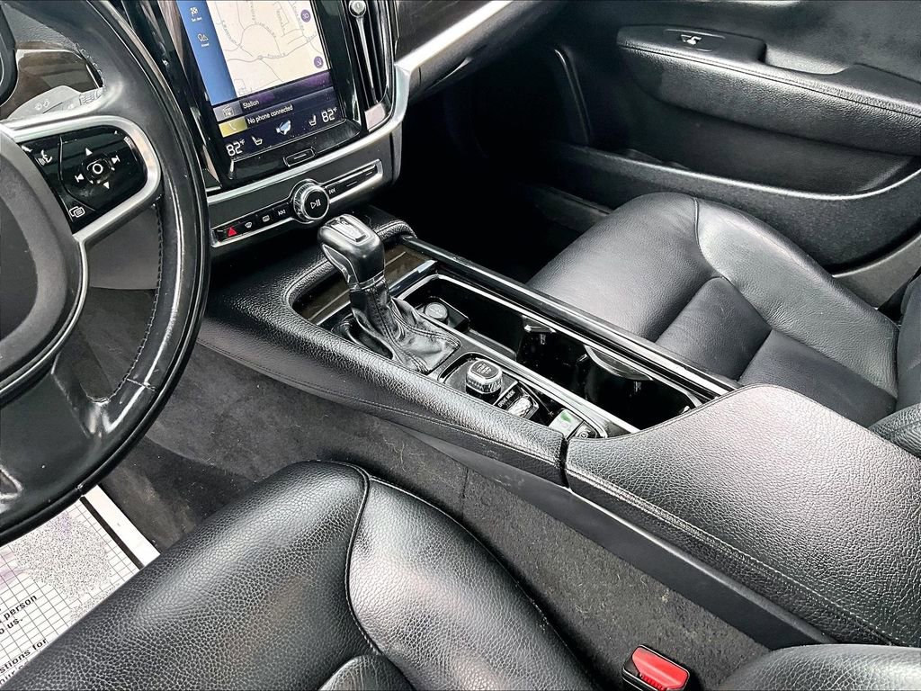 Used 2018 Volvo S90 T6 Momentum w/ Convenience Package image 13
