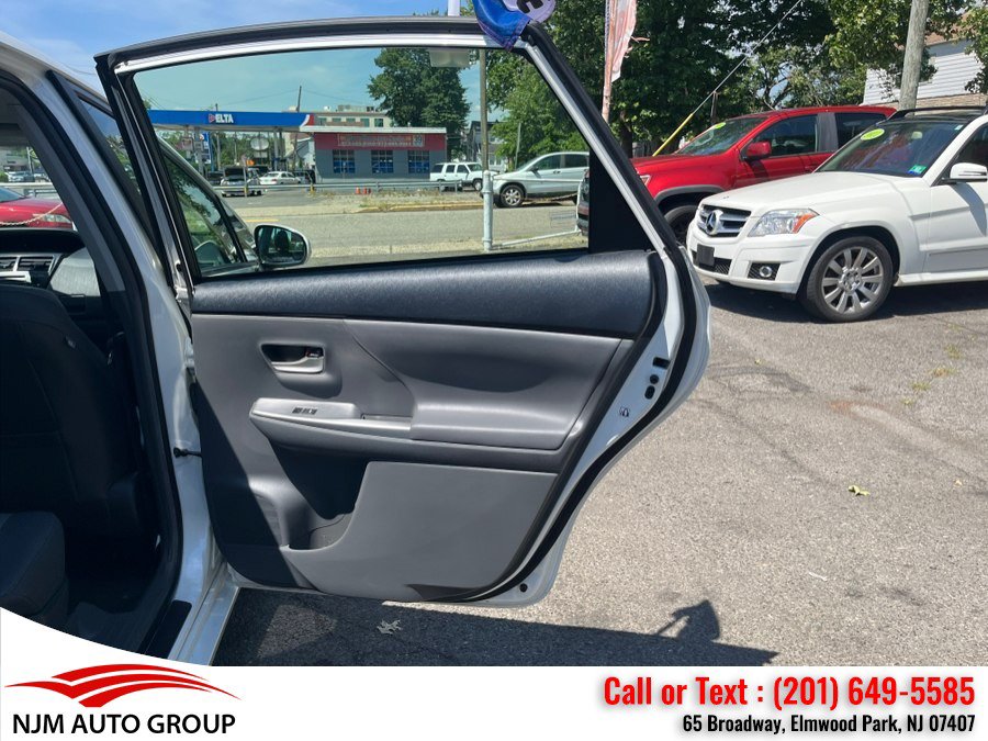 Used 2014 Toyota Prius V Five FWD image 35