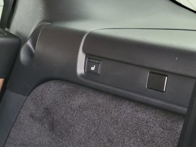 Used 2025 Land Rover Discovery Dynamic SE image 15