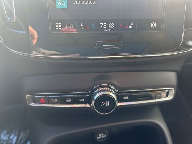 Certified 2025 Volvo XC40 B5 Plus image 24