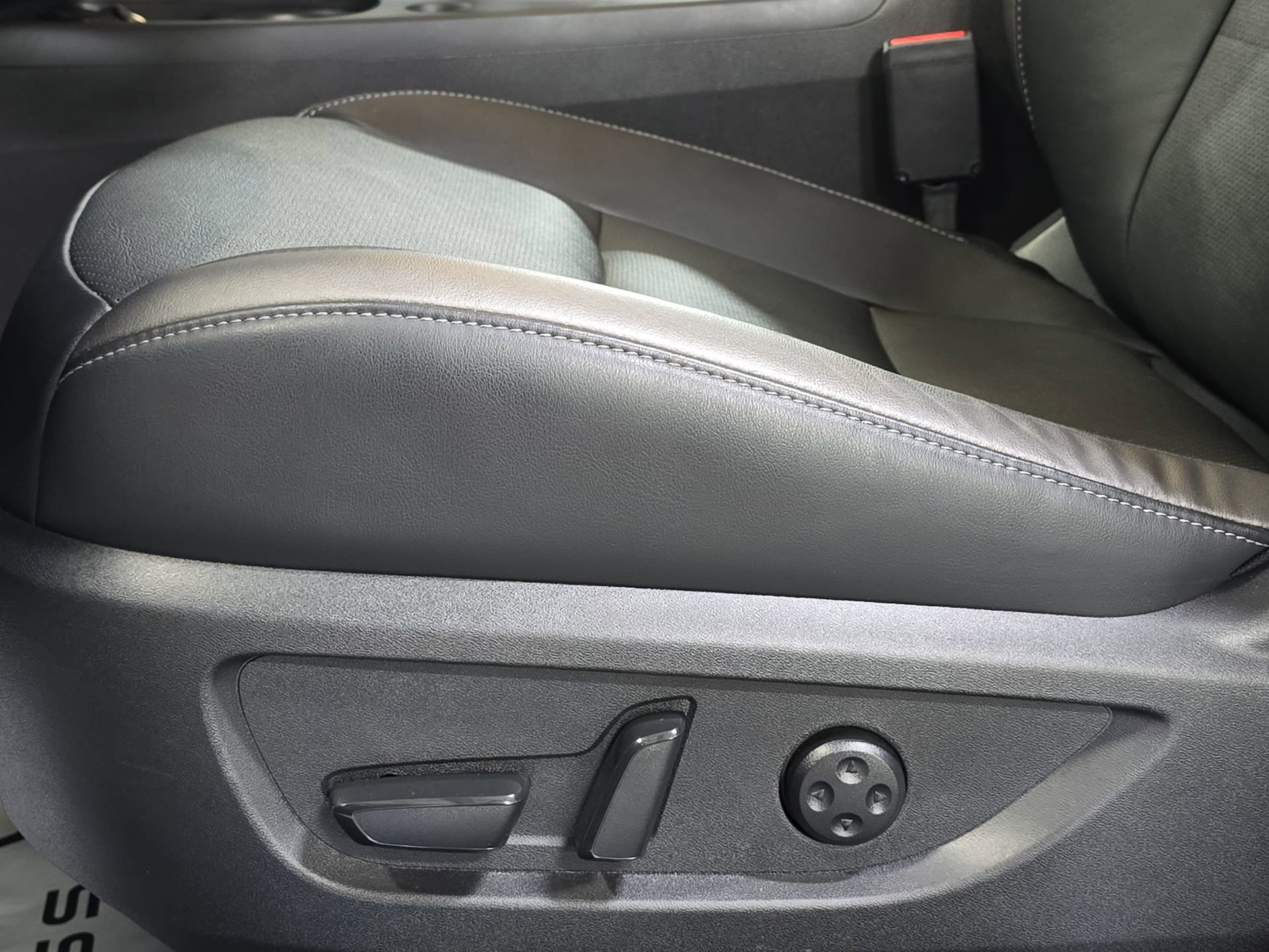 Certified 2025 INFINITI QX50 Luxe w/ Cargo Package image 28