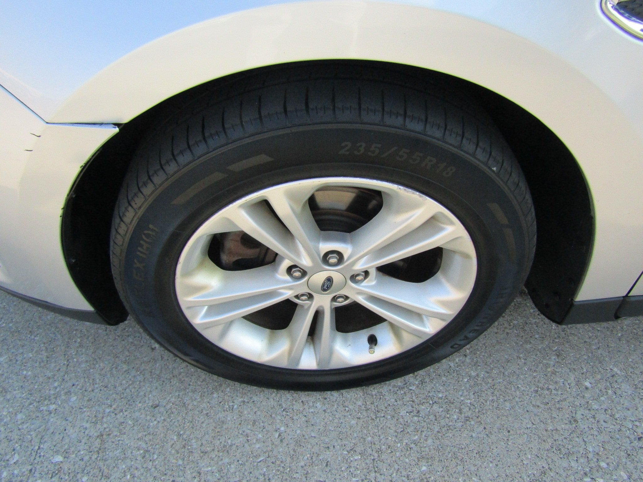 Used 2013 Ford Taurus SEL FWD image 10
