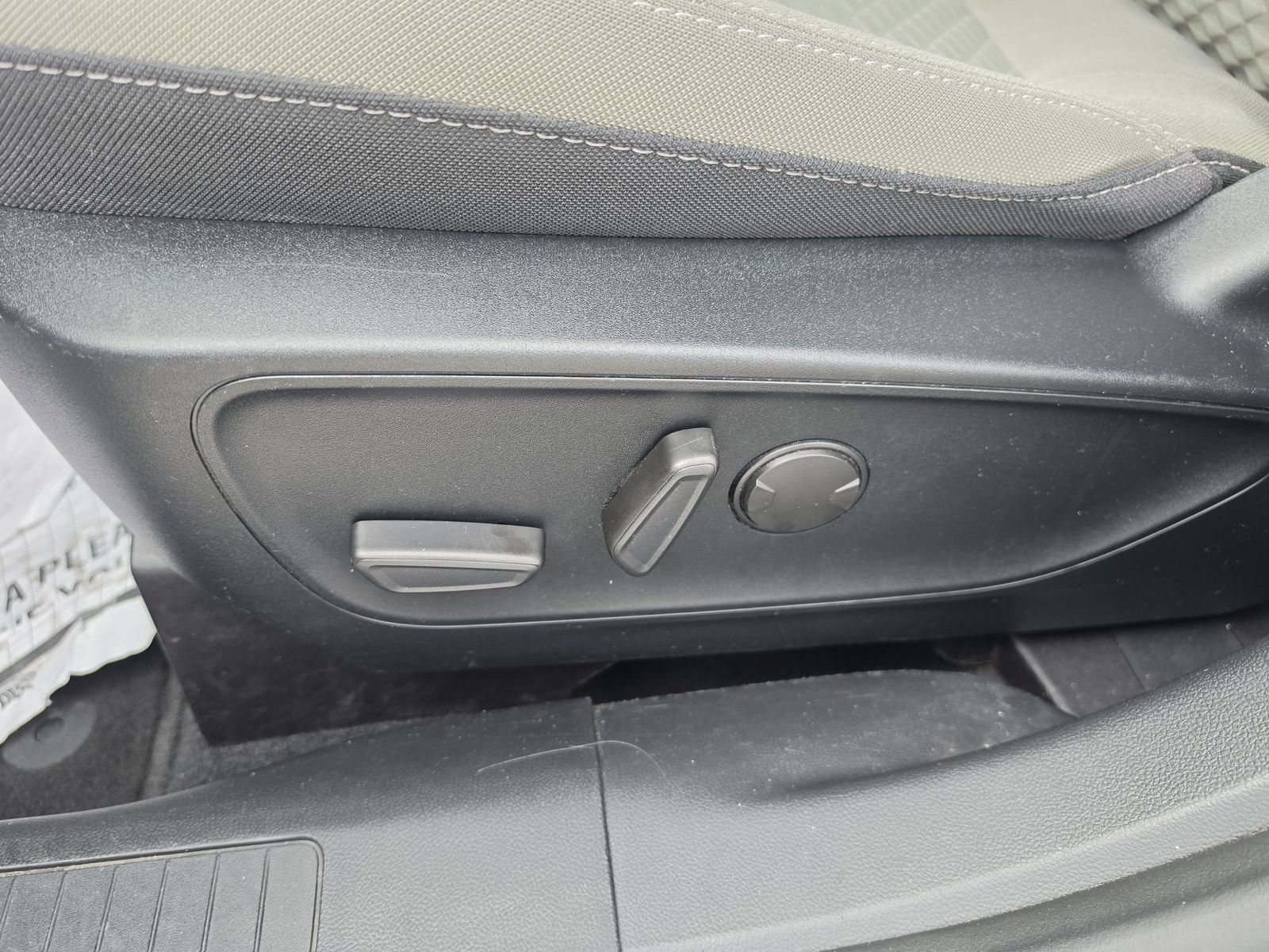 Used 2020 Ford Escape SE FWD image 25
