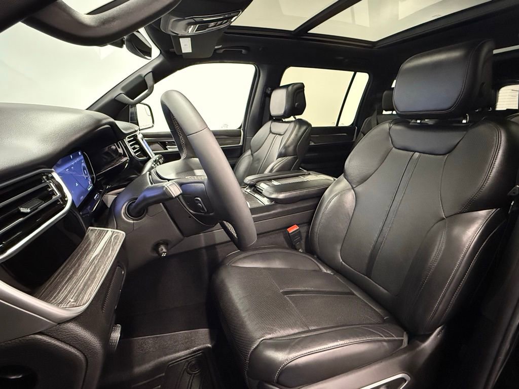 Used 2022 Jeep Wagoneer Series III w/ Premium Group I image 19