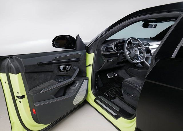 Used 2022 Lamborghini Urus image 23