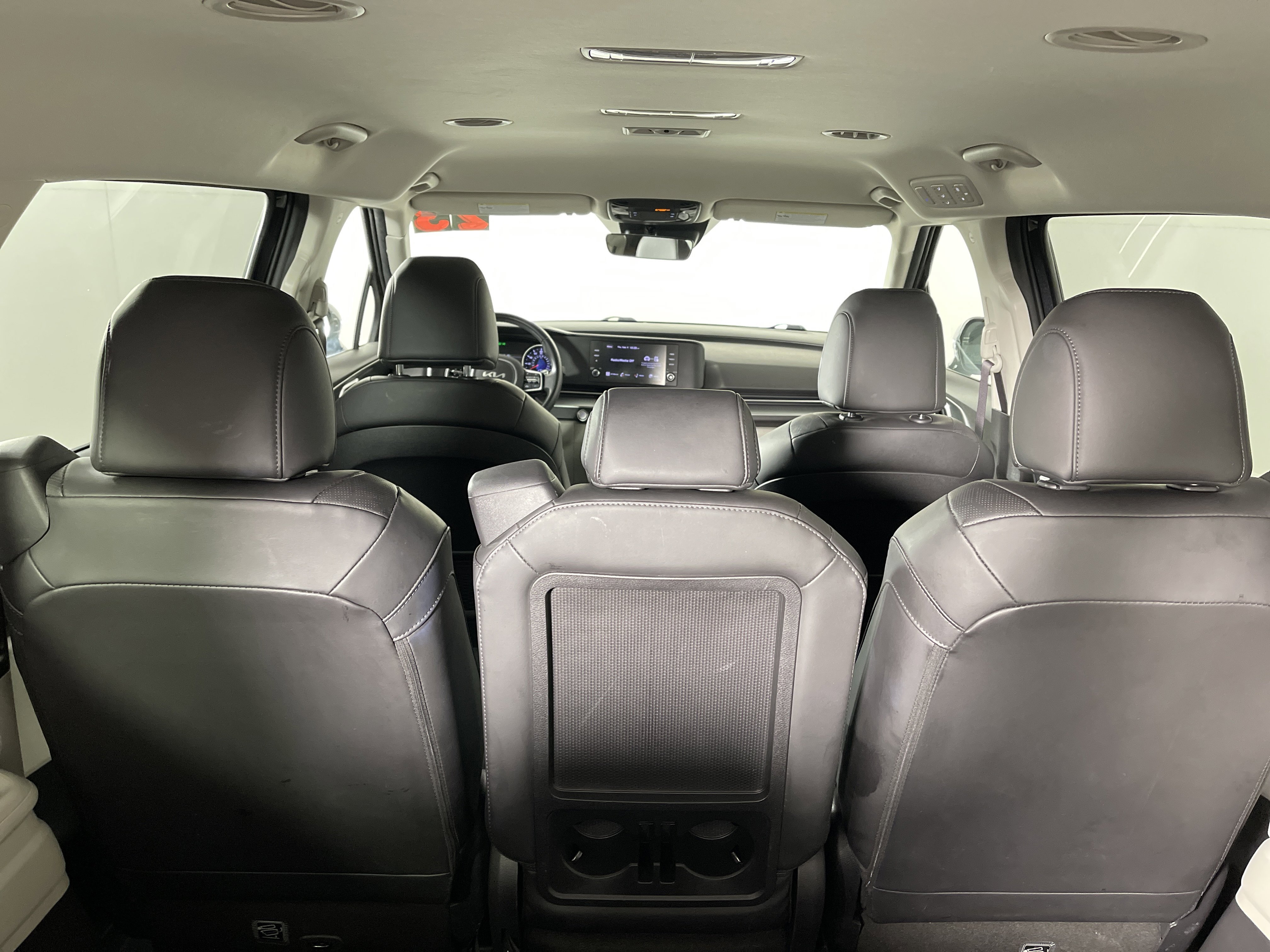 Used 2023 Kia Carnival LX image 16