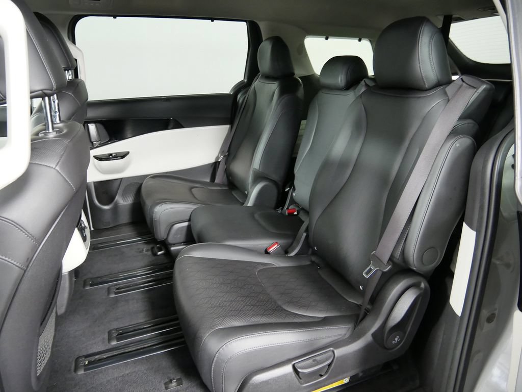 Used 2023 Kia Carnival SX FWD image 17
