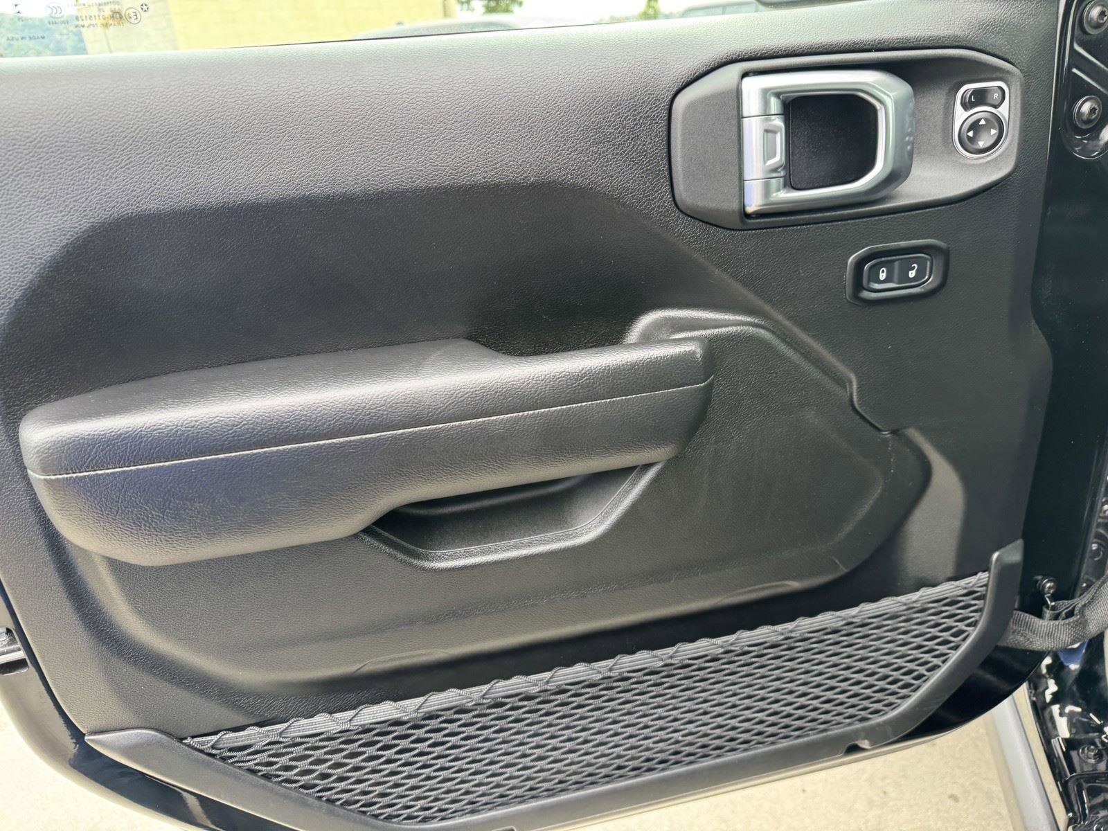 Certified 2025 Jeep Wrangler Unlimited Rubicon 4xe w/ Convenience Group image 17