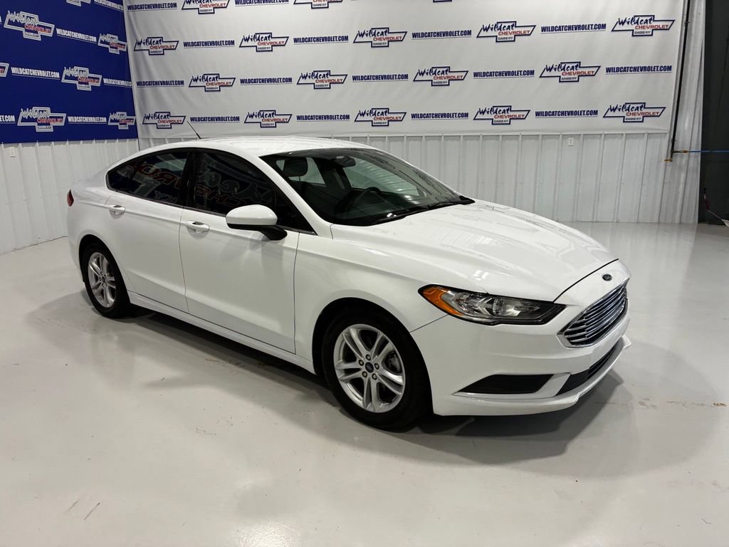 Used 2018 Ford Fusion SE w/ Fusion SE Technology Package FWD image 9