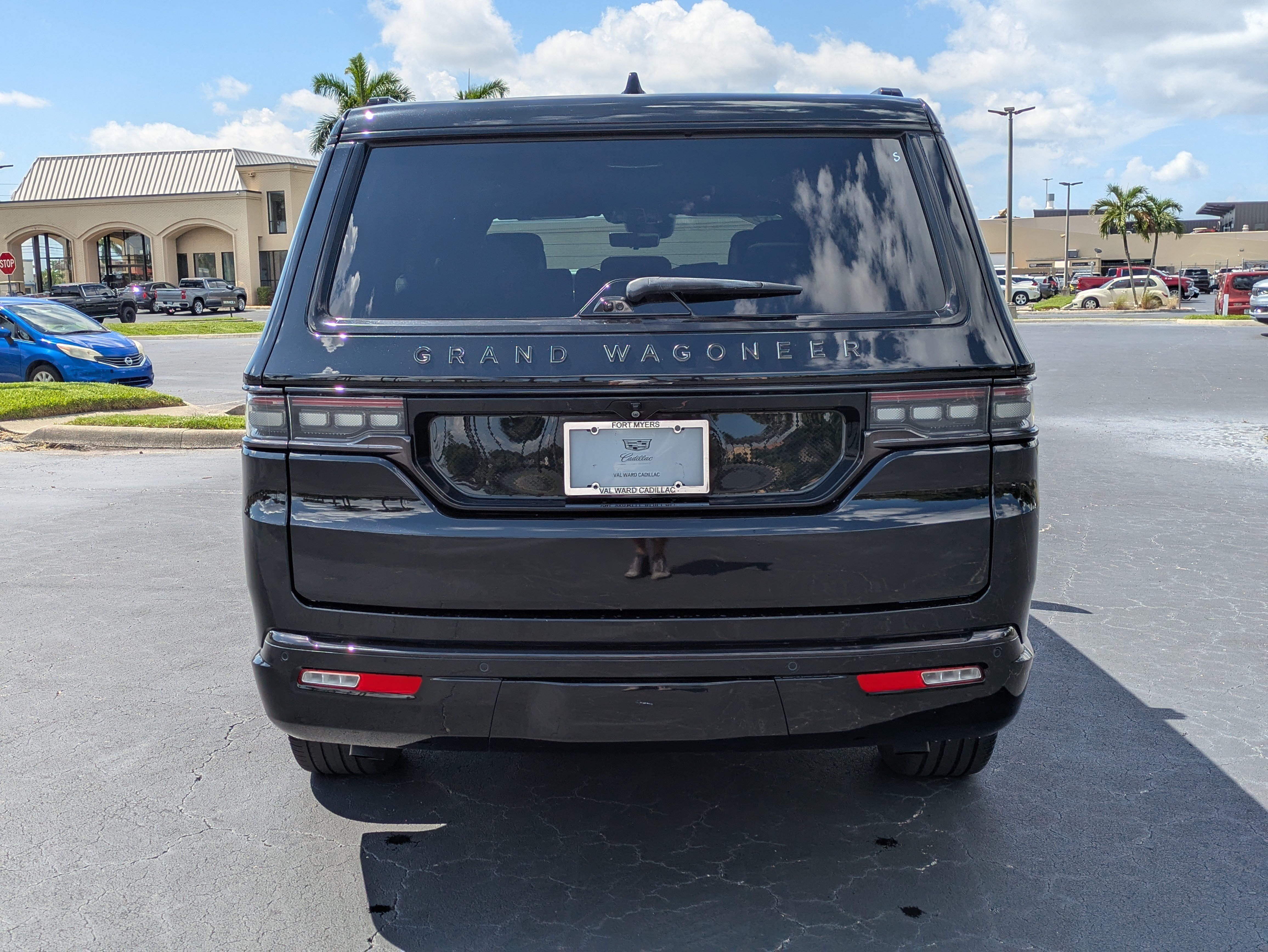 Used 2024 Jeep Grand Wagoneer Series III w/ Quick Order Packagew 28T AWD/4WD image 5