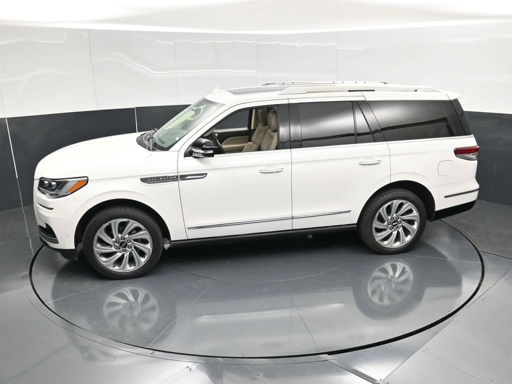 Used 2024 Lincoln Navigator Premiere AWD/4WD image 53