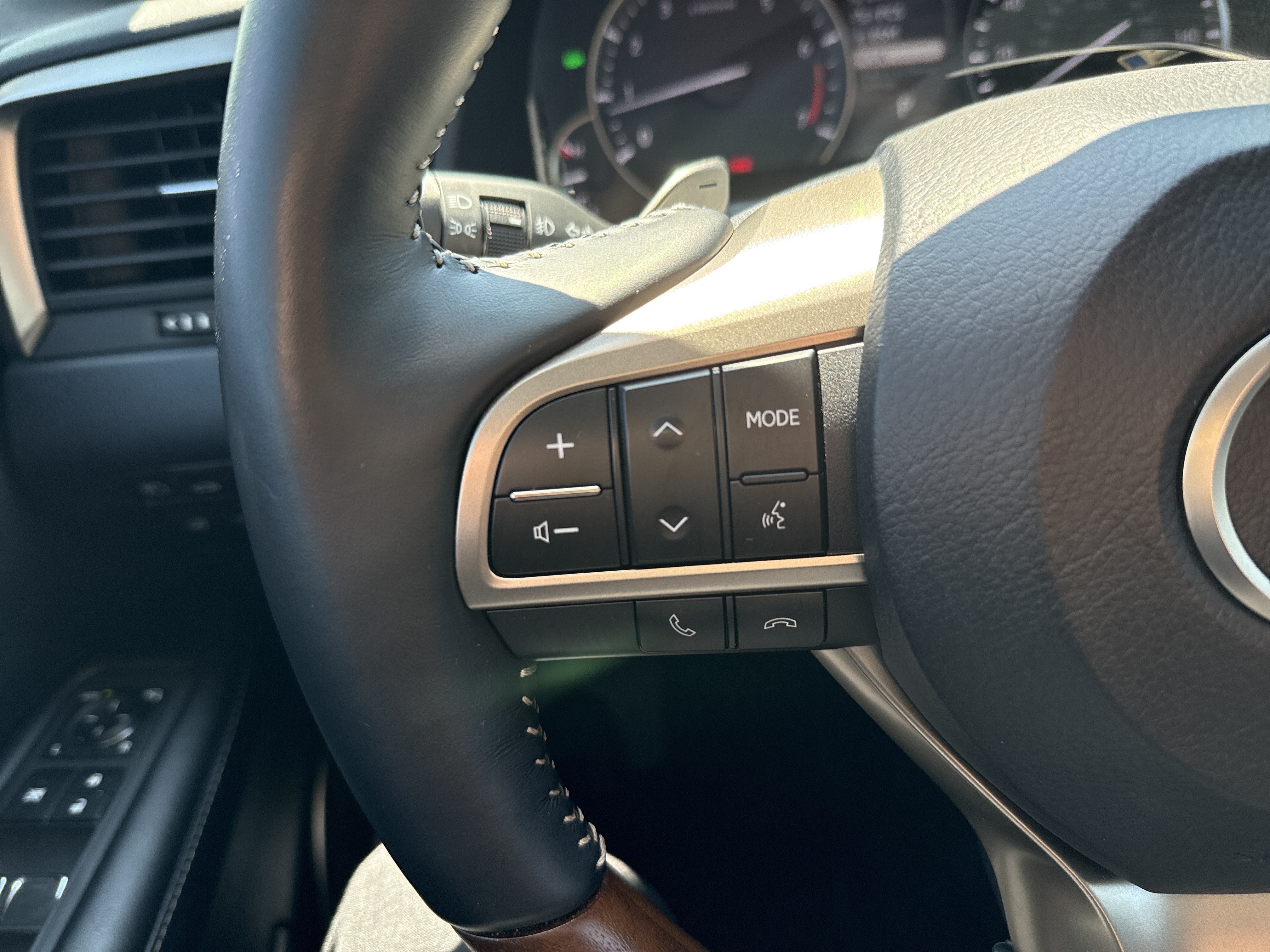 Used 2022 Lexus RX 350L FWD w/ Premium Package image 20