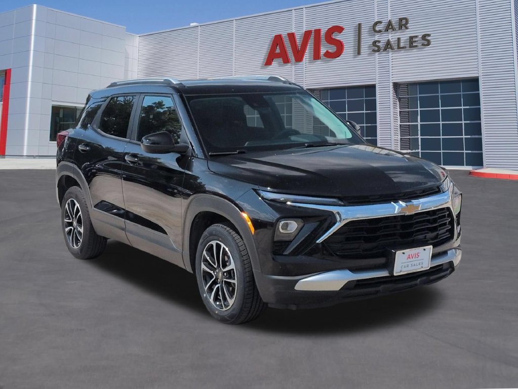 Used 2025 Chevrolet TrailBlazer LT AWD/4WD image 3
