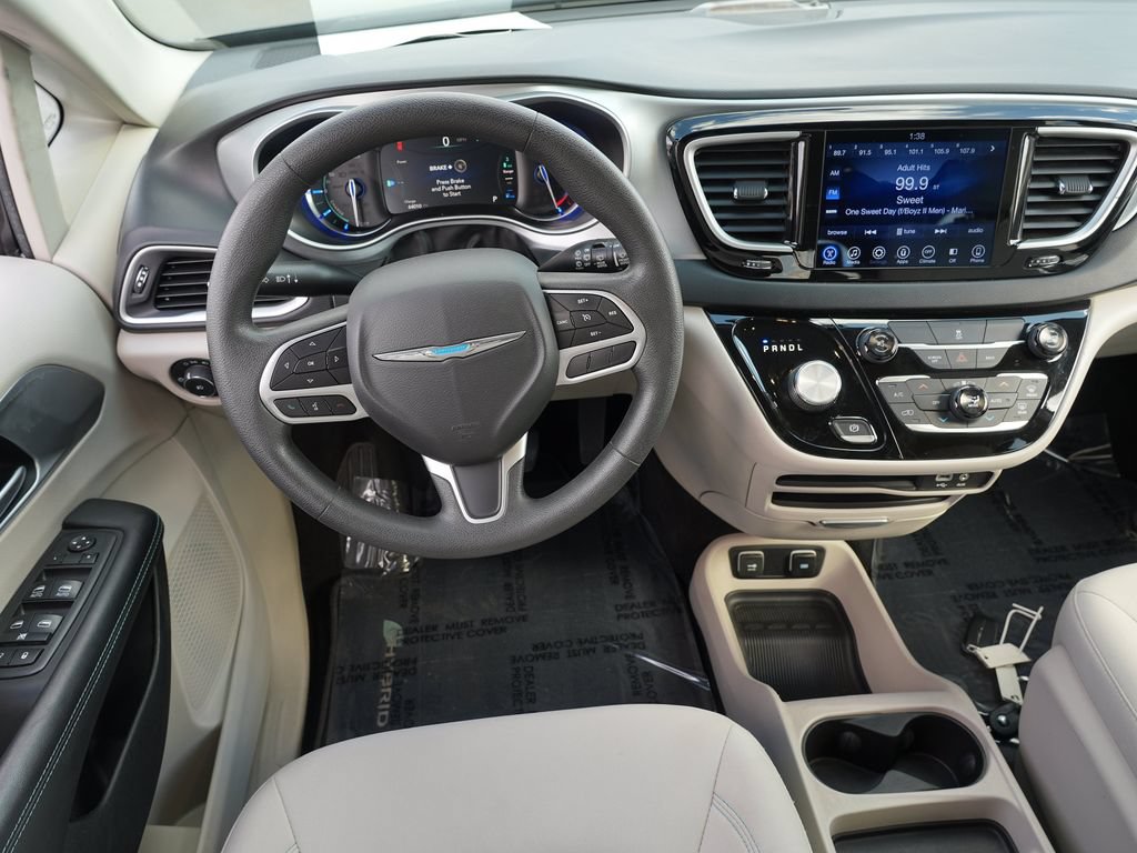Used 2017 Chrysler Pacifica Touring Plus FWD image 19