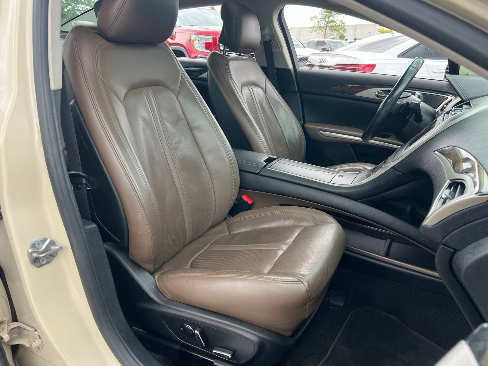 Used 2016 Lincoln MKZ w/ Equipment Group 300A Reserve FWD image 29