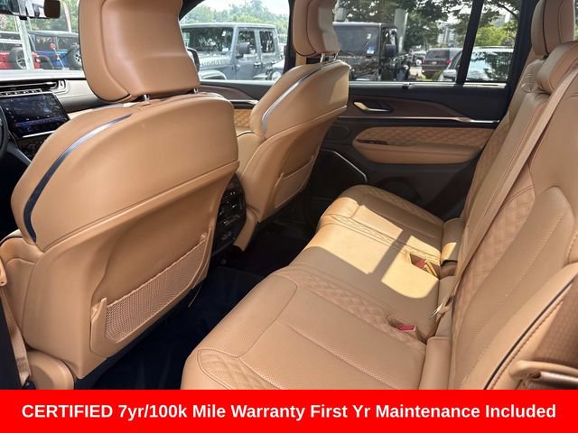 Used 2023 Jeep Grand Cherokee Summit w/ Adv Protech Group IV AWD/4WD image 17