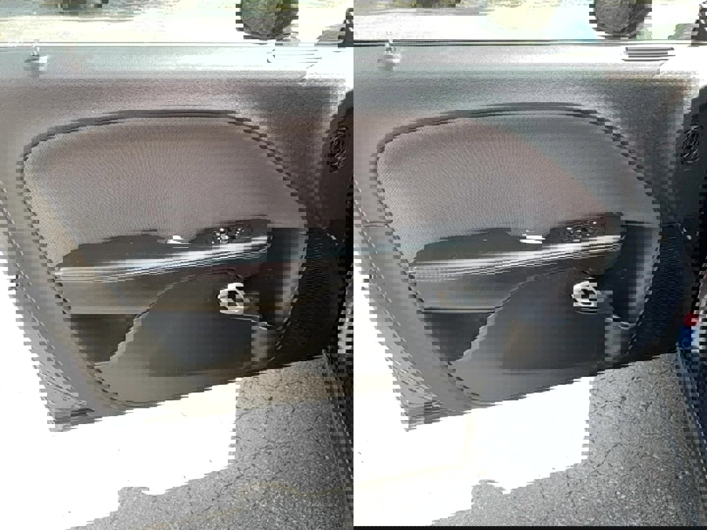 Used 2016 Dodge Challenger SXT image 8