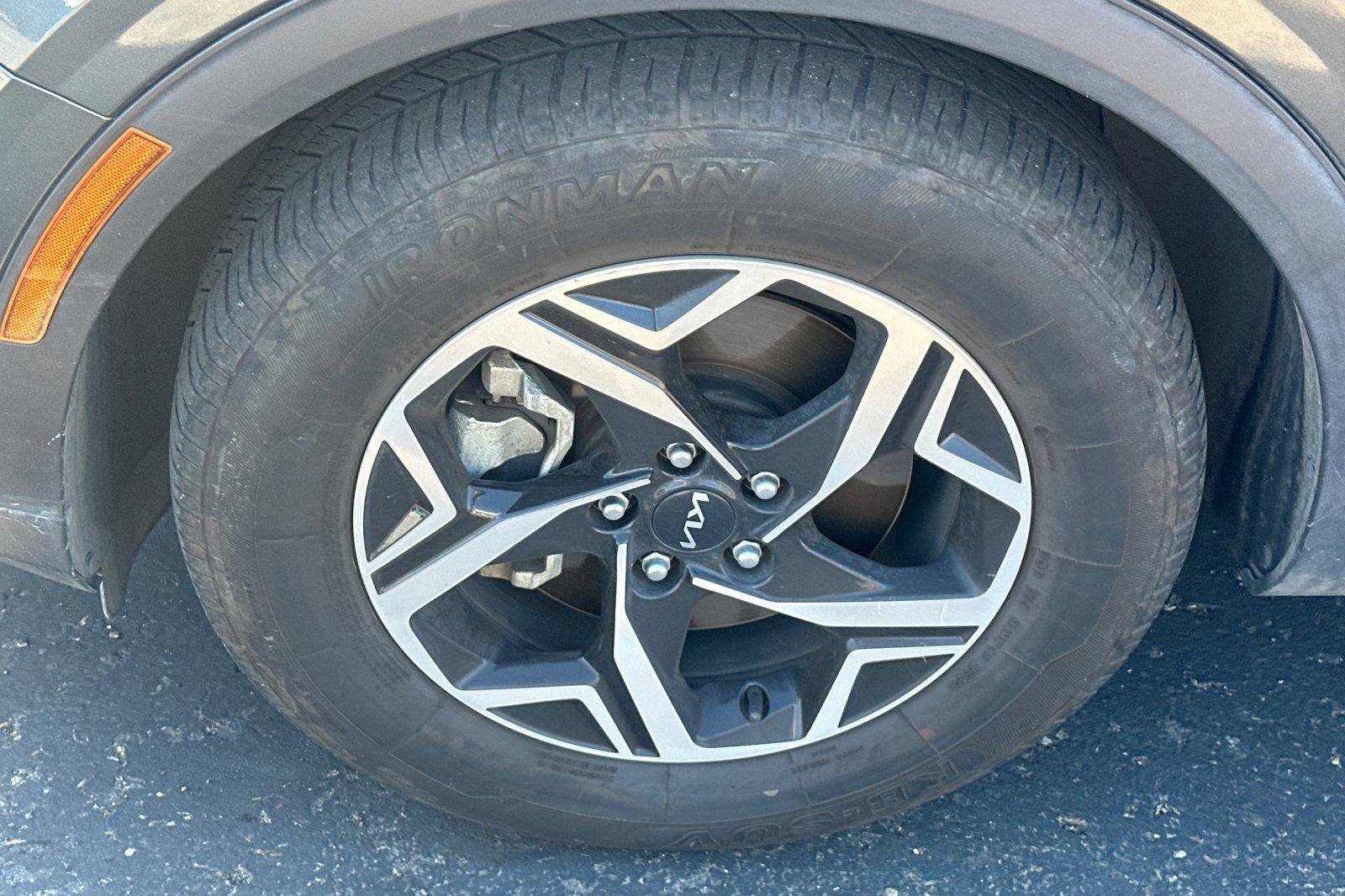 Used 2023 Kia Sportage LX image 6