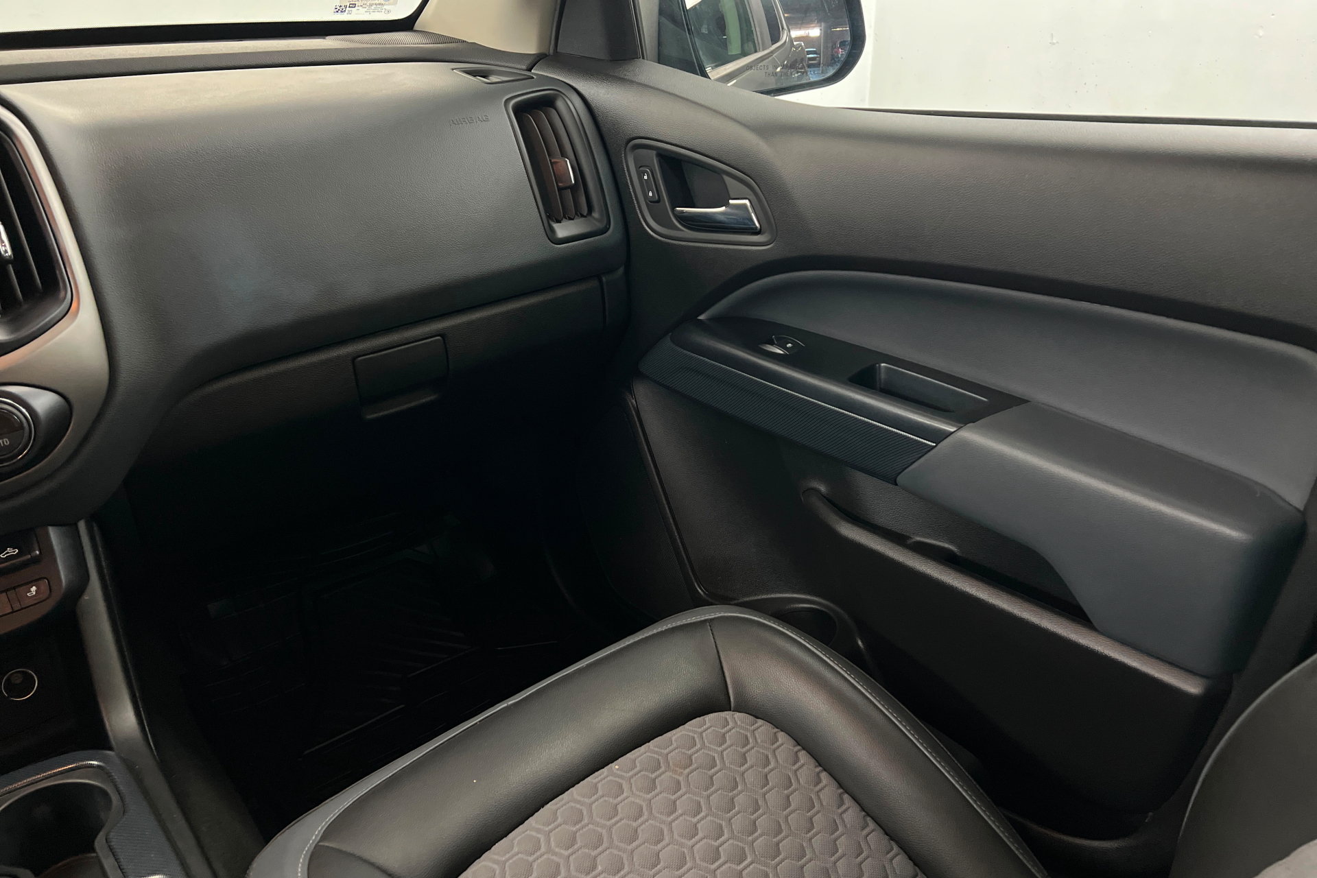 Used 2021 Chevrolet Colorado Z71 w/ Safety Package AWD/4WD image 11