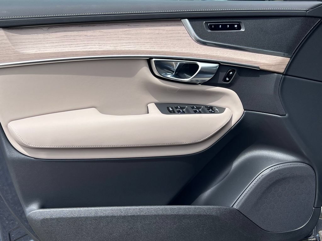 New 2026 Volvo XC90 B5 Core AWD/4WD image 10