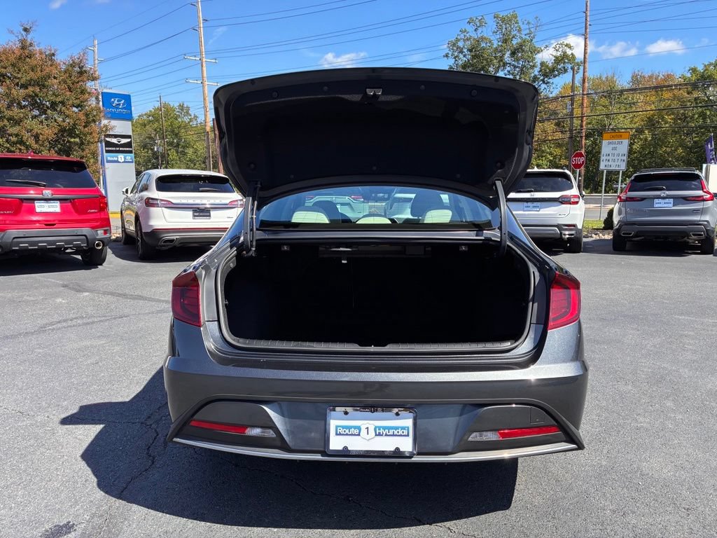 Used 2023 Hyundai Sonata SE w/ Cargo Package FWD image 11