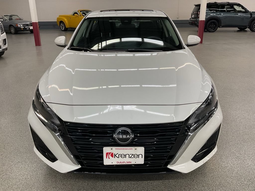 Used 2023 Nissan Altima 2.5 SV w/ SV Premium Package AWD/4WD image 2