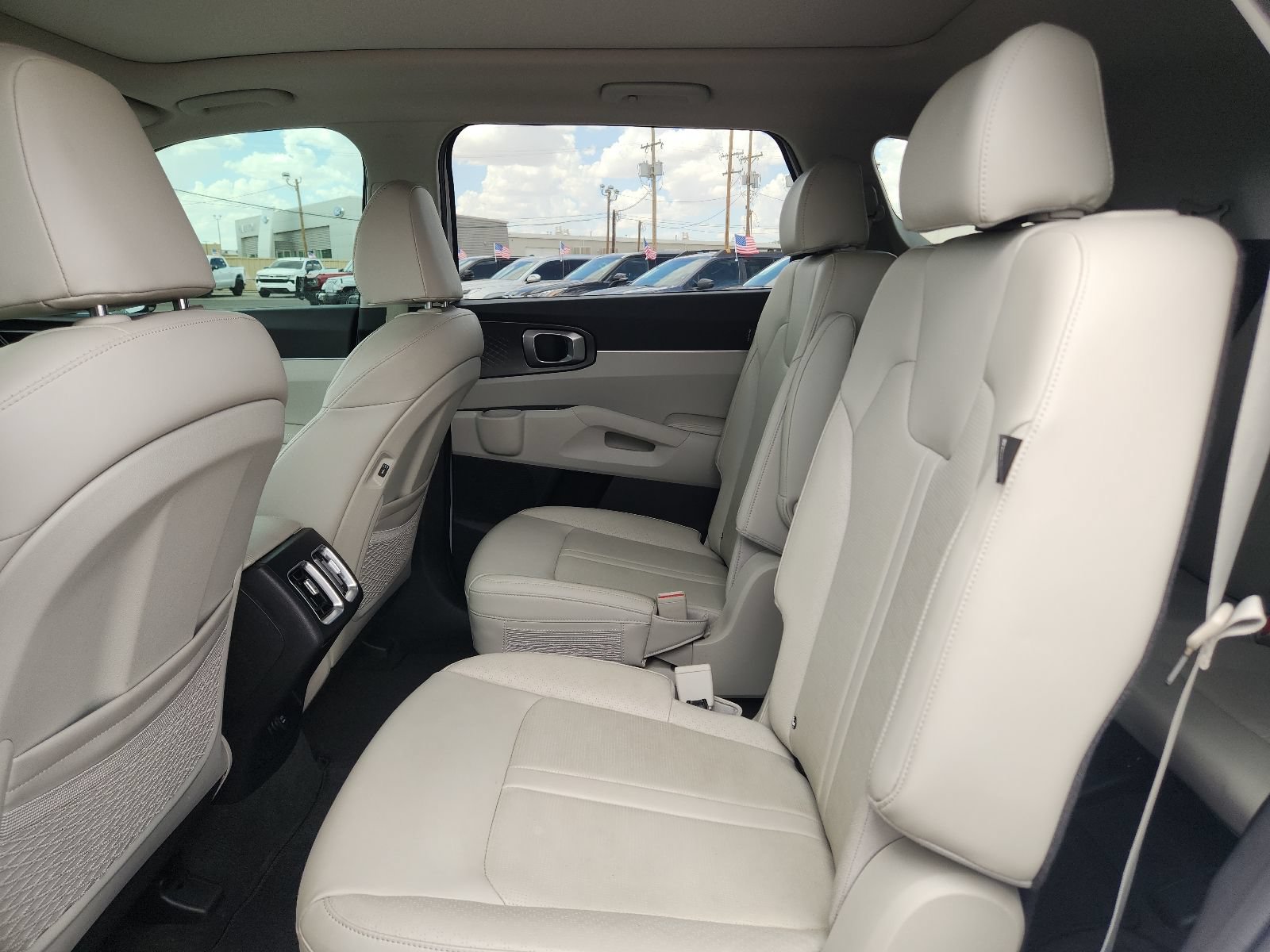 Used 2024 Kia Sorento EX w/ Panoramic Sunroof Package FWD image 8