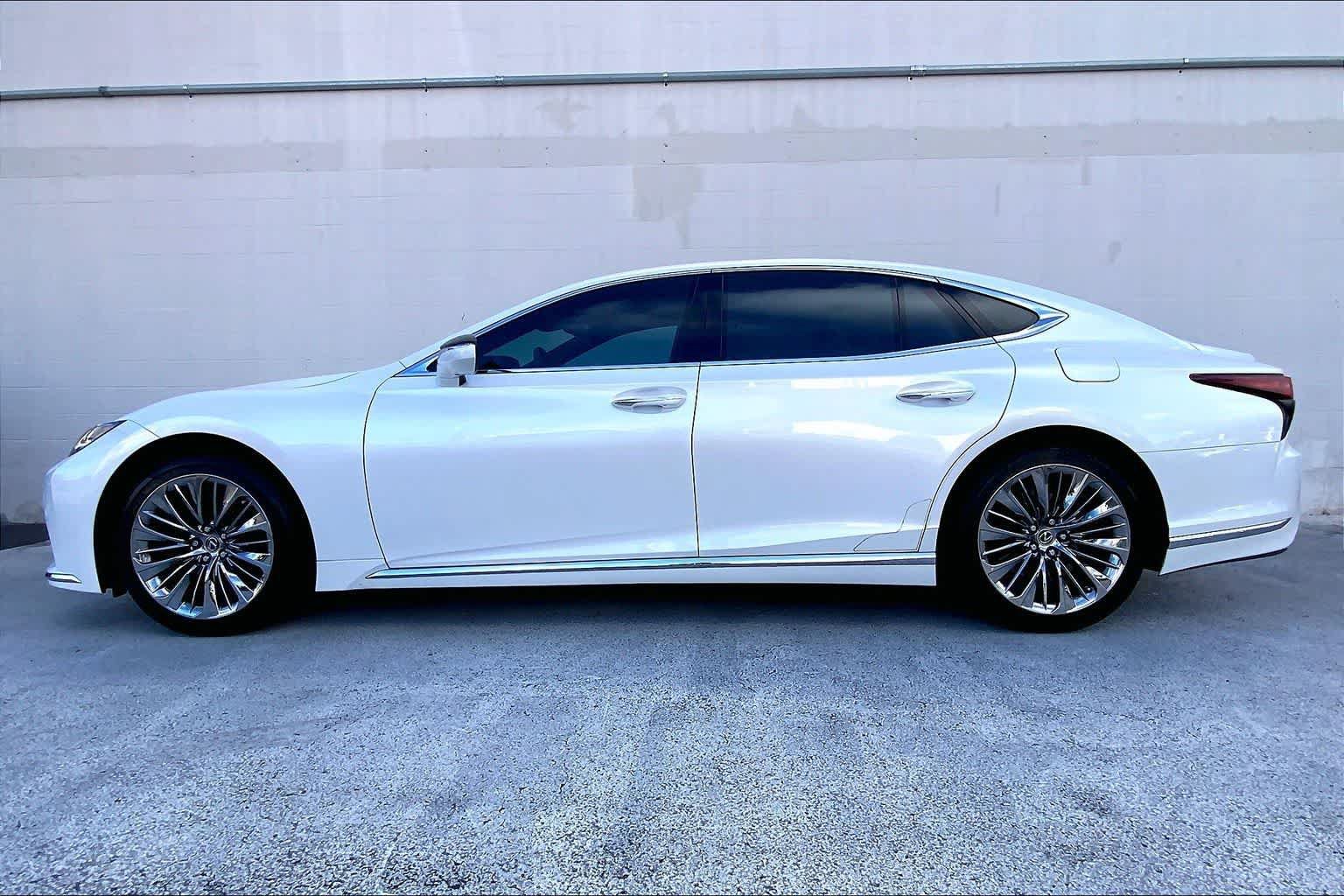 Used 2022 Lexus LS 500 w/ Luxury Package RWD image 3