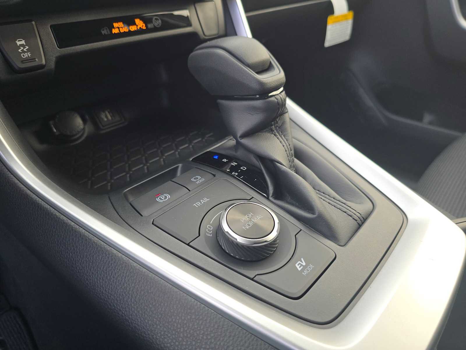 Certified 2025 Toyota RAV4 LE image 32