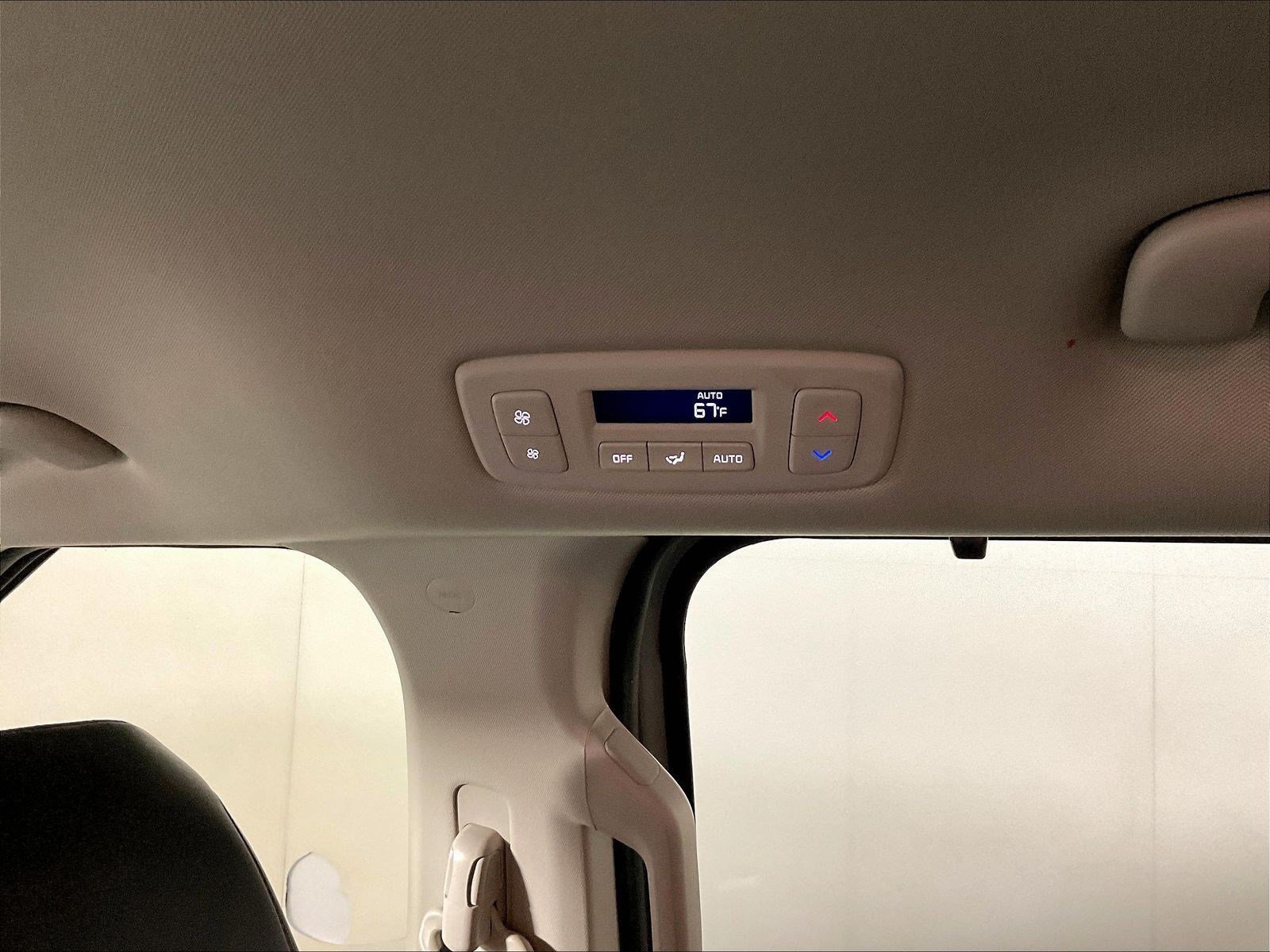 Used 2023 Kia Carnival EX FWD image 10