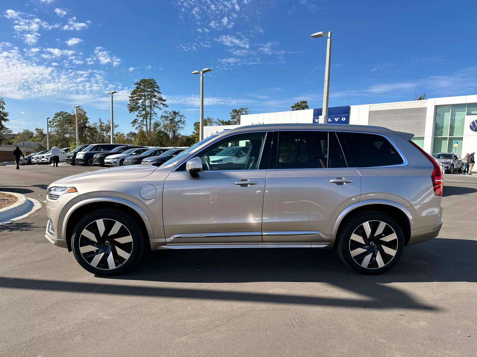 Certified 2024 Volvo XC90 T8 Plus w/ Protection Package Premier image 2