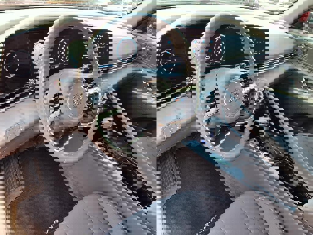 Used 2023 Hyundai Elantra SEL w/ Convenience Package image 13