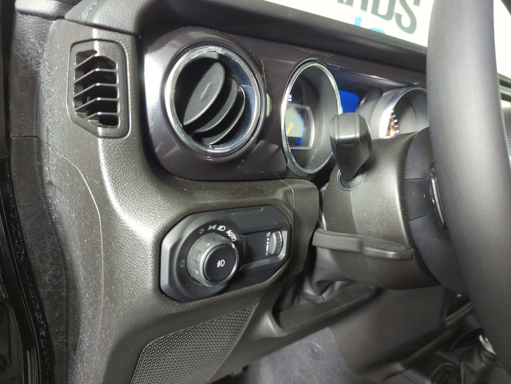 Used 2023 Jeep Wrangler Altitude image 26