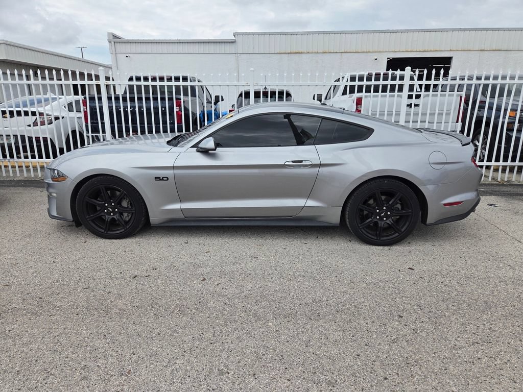 Used 2020 Ford Mustang GT w/ Black Accent Package RWD image 4