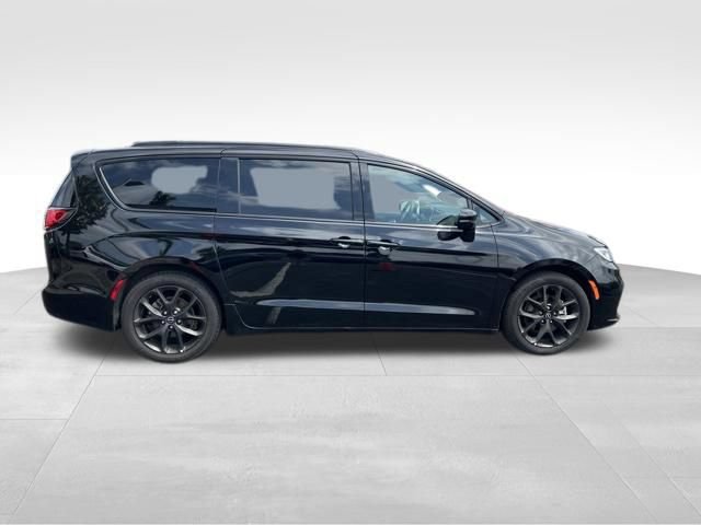 Used 2025 Chrysler Pacifica Limited FWD image 8