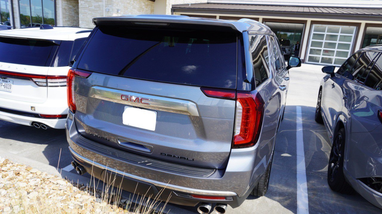 Used 2022 GMC Yukon Denali w/ Denali Premium Package AWD/4WD image 6