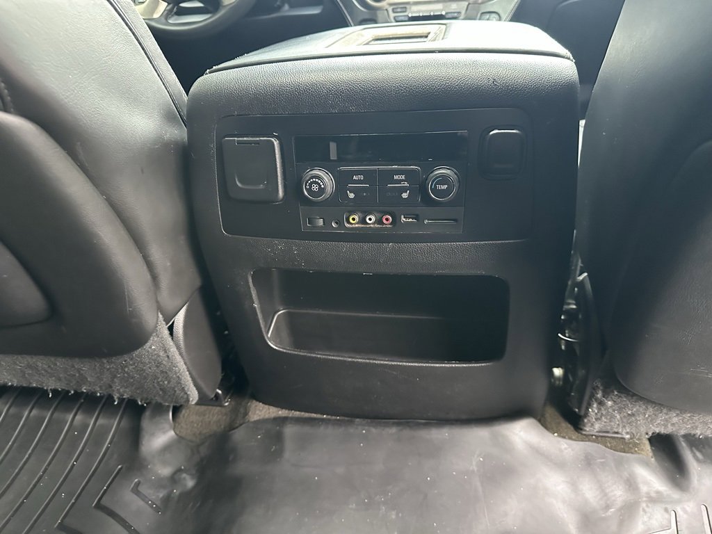 Used 2015 GMC Yukon XL Denali w/ Premium Package image 9