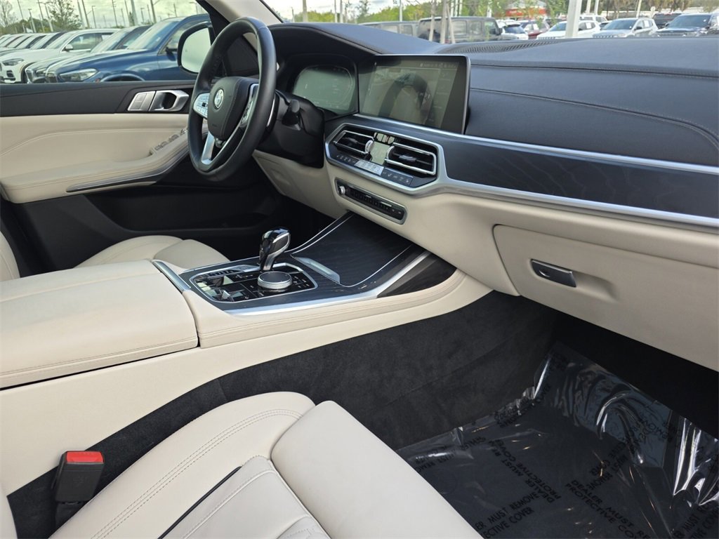 Used 2022 BMW X7 xDrive40i w/ Premium Package image 9