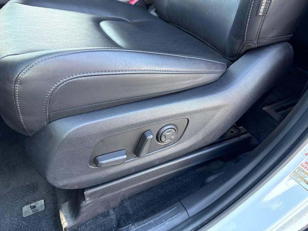 Used 2025 Kia Carnival FWD image 13