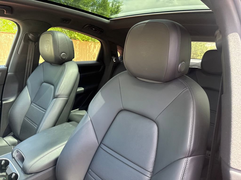 Used 2023 Porsche Cayenne Coupe AWD/4WD image 13