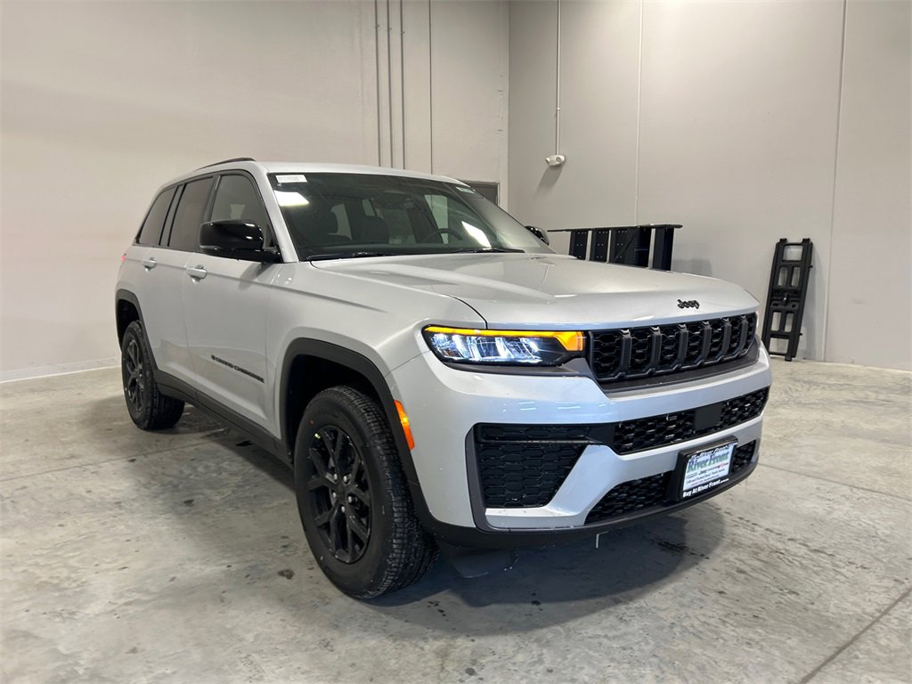 New 2026 Jeep Grand Cherokee Laredo image 4