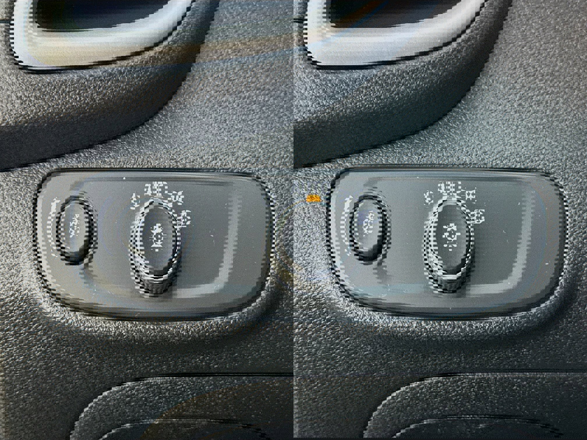 Used 2019 Chevrolet Trax LT image 12