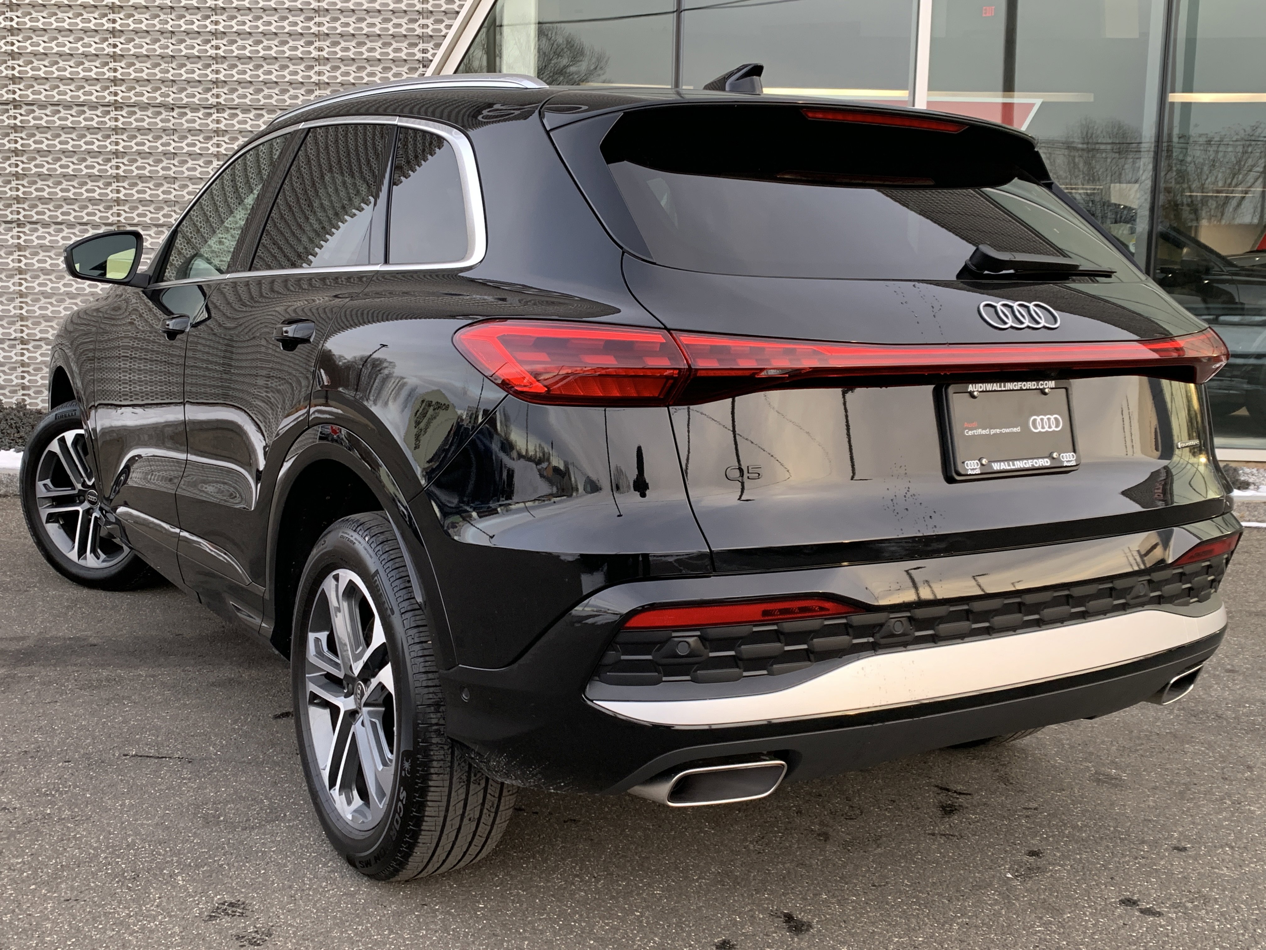 Certified 2025 Audi Q5 Premium w/ Convenience Package image 3