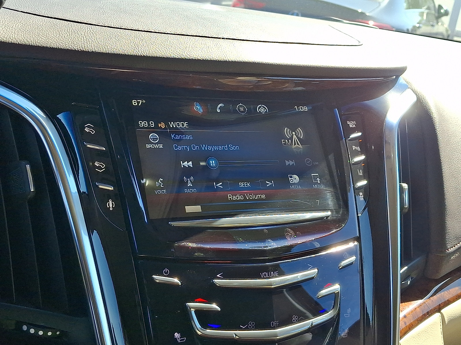Used 2015 Cadillac Escalade Luxury RWD image 16